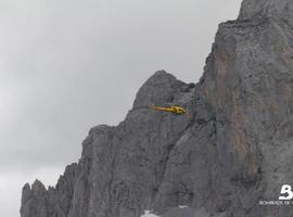 Rescatados dos escaladores de la cara sur del Urriellu