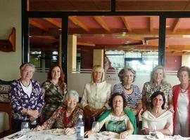 La Cofradía Doña Gontrodo culmina en Latores la temporada gastronómica