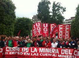 Más de 30.000 personas marchan en Langreo contra el cierre de las minas 