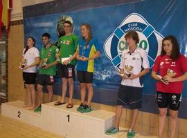 José Antonio Alonso y Laura Fernández se llevan la victoria en el Trofeo \Alberto Balbín\ de natación