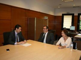 El consejero de Presidencia continúa la ronda de contactos con los centros asturianos 
