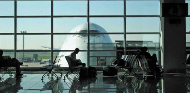 FACUA denuncia a España ante Bruselas por no evitar que las aerolíneas repercutan a los pasajeros la subida de tasas de AENA