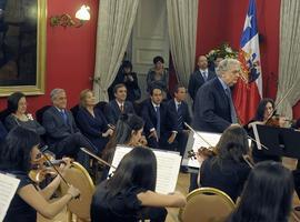 Piñera recibe Plácido Domingo en su gira chilena