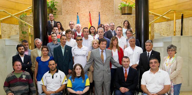 El presidente recibe a los deportistas olímpicos y paralímpicos asturianos para Londres 2012