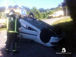 Dos heridos en un accidente de tráfico cerca de Lastres, en Colunga