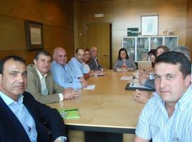La consejera de Agroganadería se reúne con representantes de Campoastur