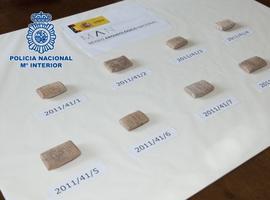 La Policía Nacional entrega 9 tablillas cuneiformes de la antigua Mesopotamia al embajador de Irak