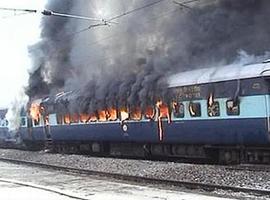 32 train passengers charred to death in India 