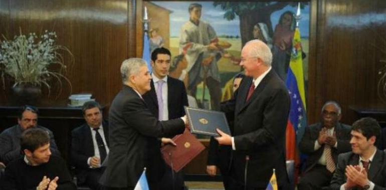 Argentina y Venezuela firman acuerdo para tareas conjuntas entre YPF y PDVSA
