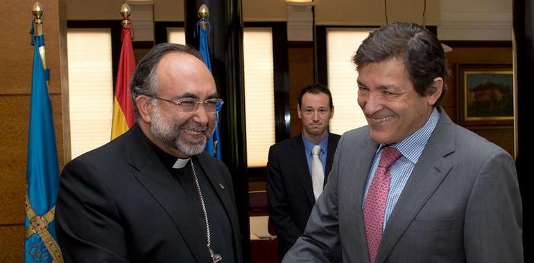 Reunión del presidente del Principado con el arzobispo de Oviedo