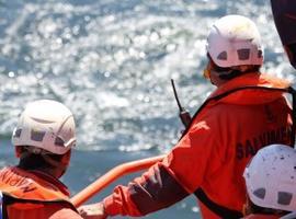 Salvamento Marítimo rescata a los 7 ocupantes de una patera 5 millas al NW de Ceuta
