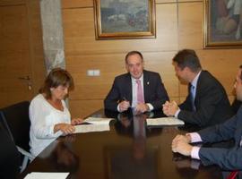  Siero firma el préstamo que asegura las inversiones previstas en el presupuesto de 2012