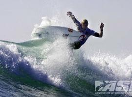 Los mejores surfistas del mundo en el Hurley Pro en Trestles, California