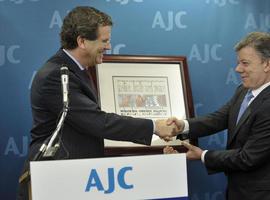 El presidente Santos recibe el galardón ‘Estadista Distinguido’
