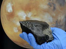 Un meteorito marciano transporta información en vidrio negro