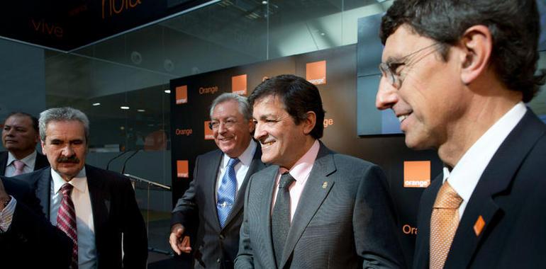 Javier Fernández: El nuevo centro de Orange "es una afortunada realidad para Oviedo y Asturias" 