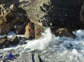 Rescatado un mariscador tras una caída en los pedreros de Arnao