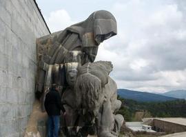 Las esculturas del Valle de los Caídos están hechas con materiales incompatibles