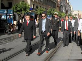 Ayuntamiento de Sevilla entrega llaves de la ciudad a Presidente Correa 