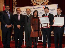Premios Carrefour a las empresas Embutidos Naturales Asturianos y Bodegas Monasterio de Corias