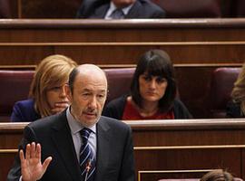 Rubalcaba acusa a Rajoy: \"Usted ha puesto precio a los derechos, los ha puesto en el mercado\" 