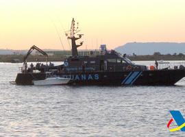 La Agencia Tributaria intercepta en  Huelva un velero con 50 litros de cocaína disuelta en agua salada 