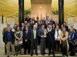 Recepción del presidente del Principado al Ayuntamiento de Navia, Premio CSD