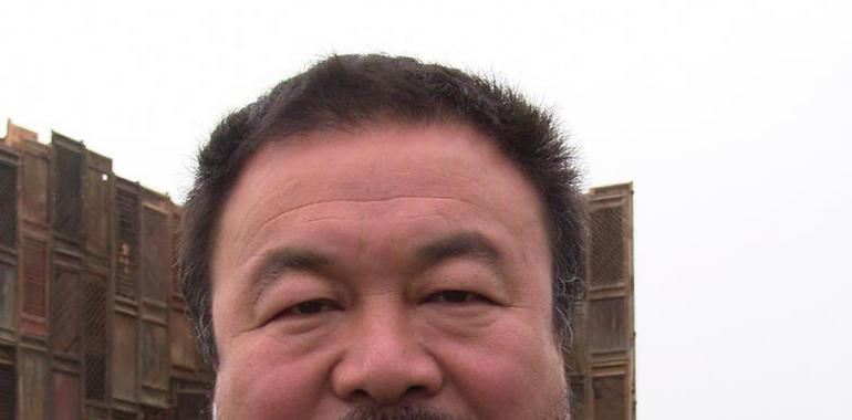 Ai Weiwei en libertad bajo fianza, pero sin voz