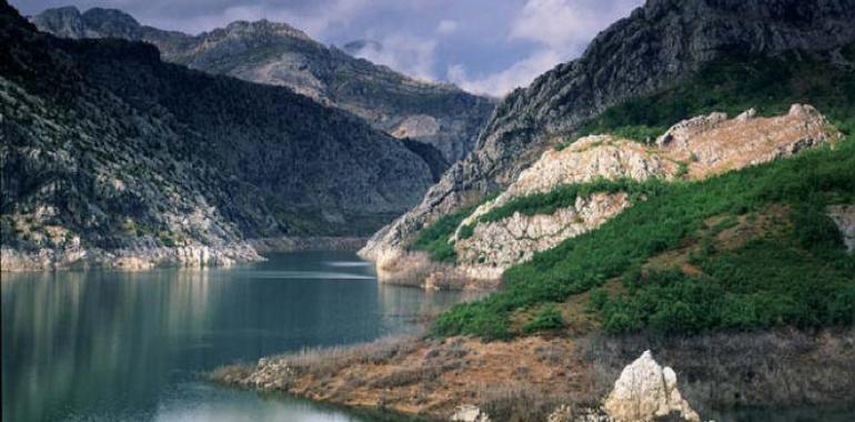 La reserva de agua en Asturias supera un 30% la media estatal