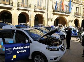 El alcalde presenta la nueva flota de la Policia Local de Oviedo, con energía renovable