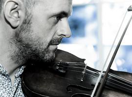 El virtuoso violinista Duncan Chisholm y su último trabajo “Affric”, este sábado en el Niemeyer