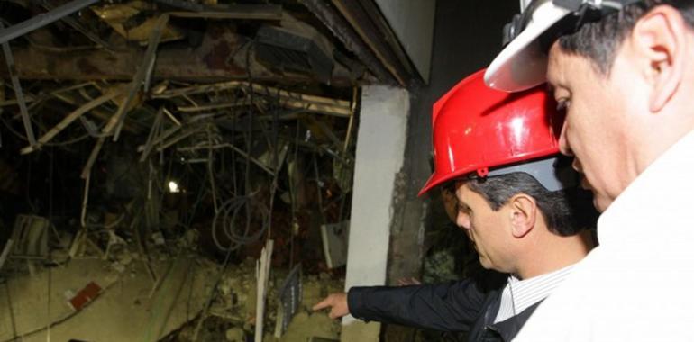 La PGR investiga la explosión en la torre Pemex, con 25 muertos y 80 heridos