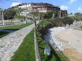 Llanes pide al Ministerio arreglos en el talud de la playa de Toró