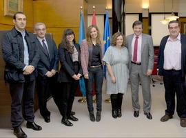 La nueva directiva de la Asociación de la Prensa de Oviedo se reúne con el presidente del Principado