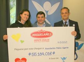 Migueláñez hace entrega a la  APU del cheque de la 3ª campaña Sonrisas Dulces