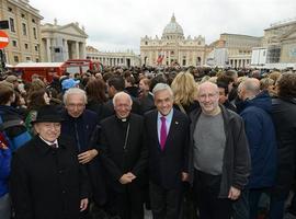 El presidente Piñera asistió al primer Ángelus del Papa Francisco