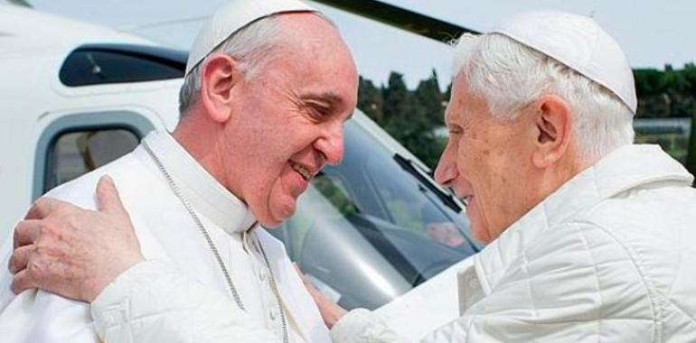 Francisco y Benito XVI celebran hoy el primer encuentro de dos vicarios de Cristo en la Tierra