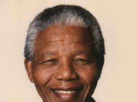Mandela parece responder al tratamiento, pero hay gran preocupación por su estado