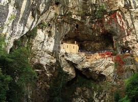 Detenidos dos \ranas\ rumanos tras el robo de las monedas de la cueva de La Santina