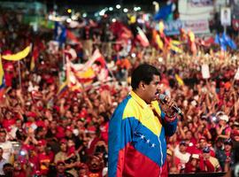 Maduro \calienta\ a sus seguidores acusando a la oposición de querer asesinarlo