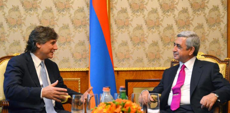 Asume su cargo el presidente armenio Serzh Sargsyan