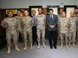 Encuentro del presidente del Principado con militares del Regimiento Príncipe en Afganistán