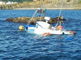 Rescatados cuatro tripulantes de un pesquero unido en Punta Carnero