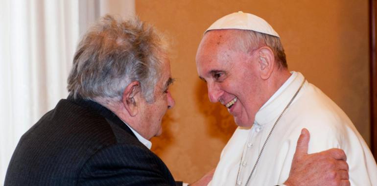 Mújica cree que el Papa "hará una revolución en la Iglesia hacia la sencillez", si lo dejan