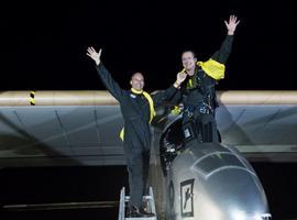 El Solar Impulse aterriza en Nueva York tras cruzar EEUU del oeste a la costa este sin combustible