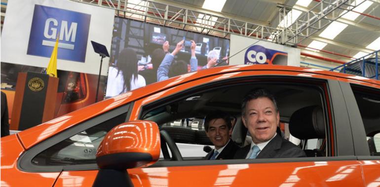 Colombia celebra el primer coche fabricado íntegramente en el país
