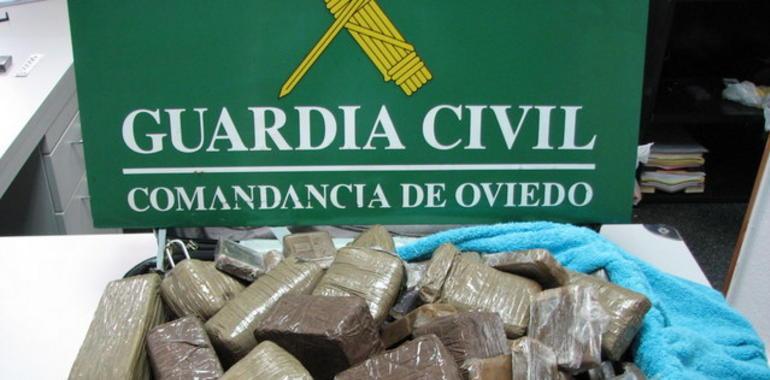 Tres detenidos en Soto de Ribera con 20 kilos de costo 