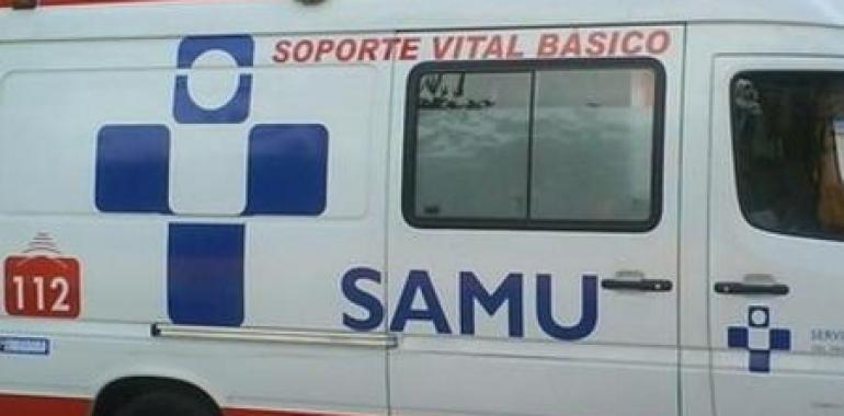 Médicos del SAMU Alicante socorren a una motorista herida de gravedad en el cruce de Bañugues