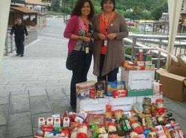 La Concentración de Vespas y Lambrettas dona más de 400 kilos de alimentos a Llanes Ayuda Solidaria