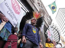 Protestas mundiales exigen a Brasil poner fin a su ataque contra los derechos indígenas
